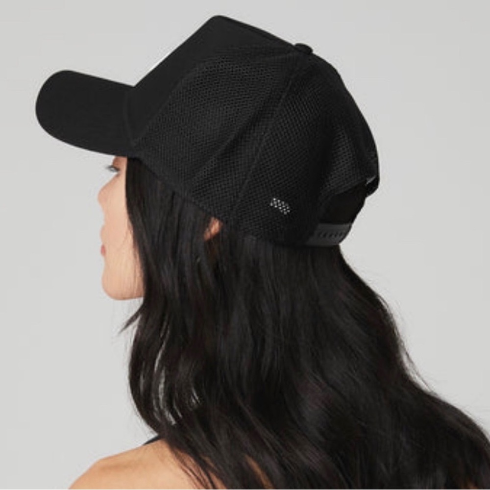 ALO Yoga Women’s “District” Trucker Hat (One Size) *BESTSELLER*